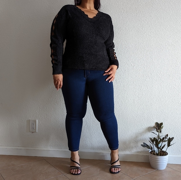 Ee: some Sweater - Picture 3 of 6